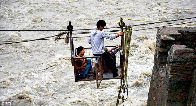 9killedinacloudburstafterheavyrainfallinuttarakhand